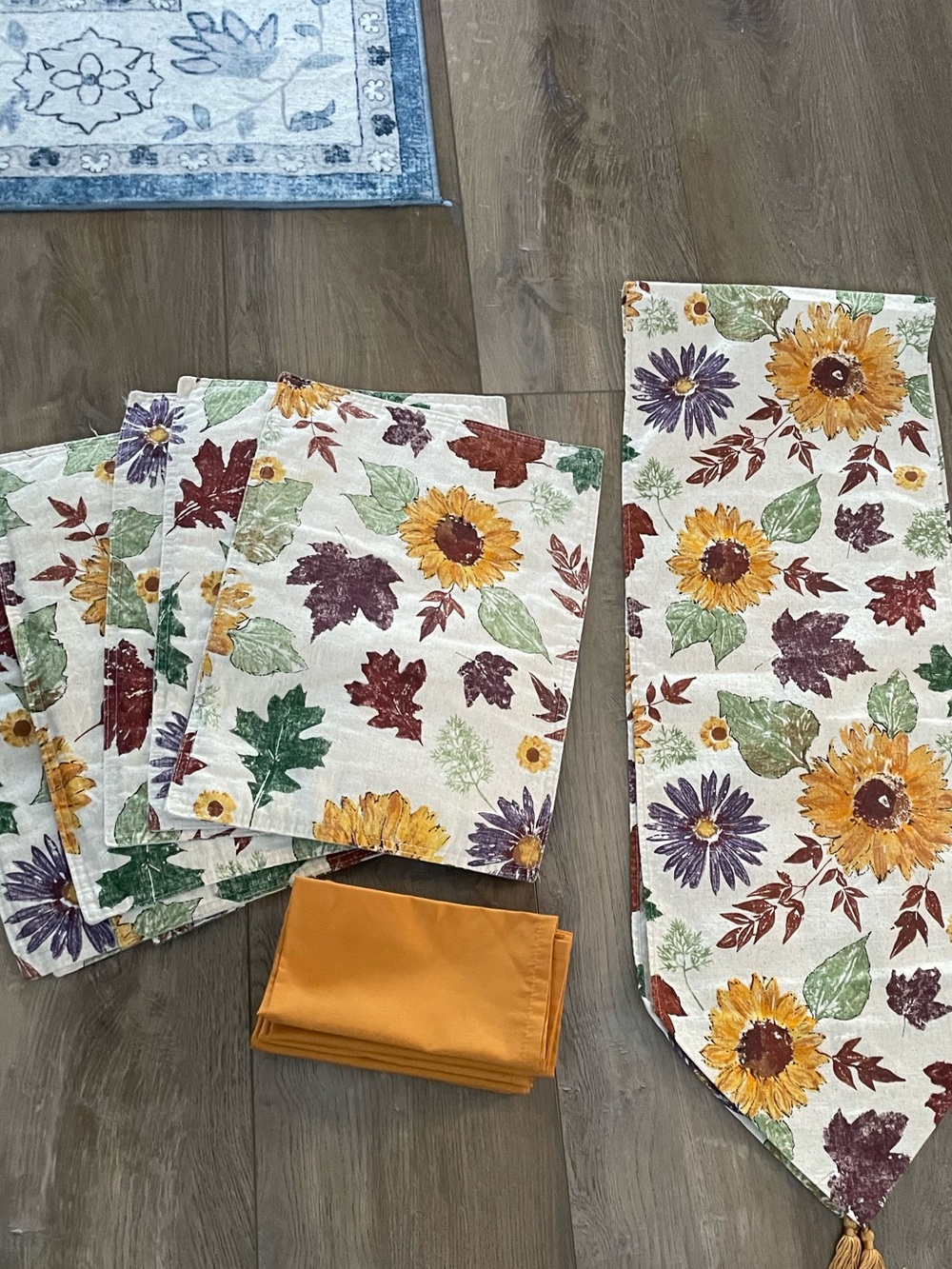 Autumn Sunflower Floral Table Runner and Napkin Set - White/Yellow/Green